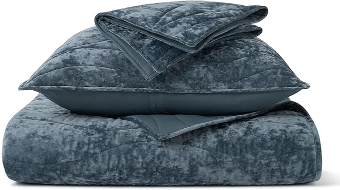 EVERGRACE Luxury Velvet Quilt King Size, Ultra Soft Wave Crushed Velvet Bedding Set, Lightweight Quilted Comforter Set for All Season, Oversized Bedspread Coverlet with 2 Shams, Stormy Blue