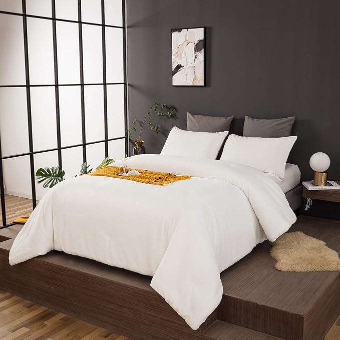 CLOTHKNOW White Fluffy King Size Comforter Set Velvet Bedding Comforter Sets Soft Flannel Comforter King White Comforter with 2 x Pillow Cases