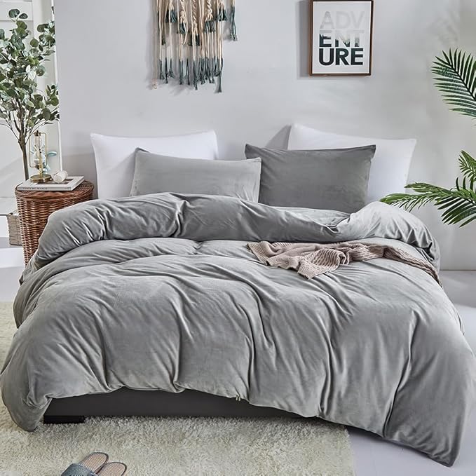CLOTHKNOW Grey Fluffy King Size Comforter Set Velvet Bedding Comforter Sets Soft Gray Comforter Flannel Comforter with 2 x Pillow Cases
