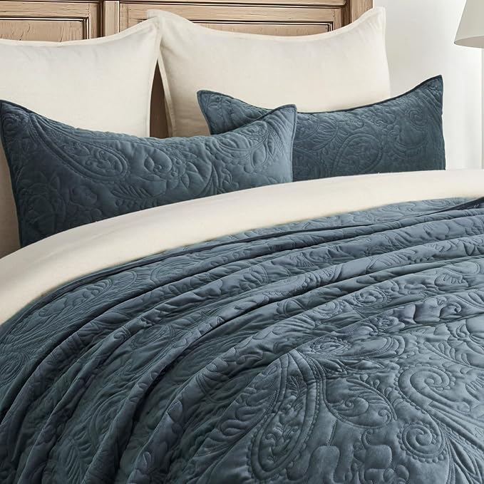 EVERGRACE Luxury Pearl Velvet Quilt Set King Size 3 Pieces, Soft Paisley-Stitch Velvet Comforter Set with Pillow Shams, Lightweight Bedspread Coverlet Bedding Set, Stormy Blue