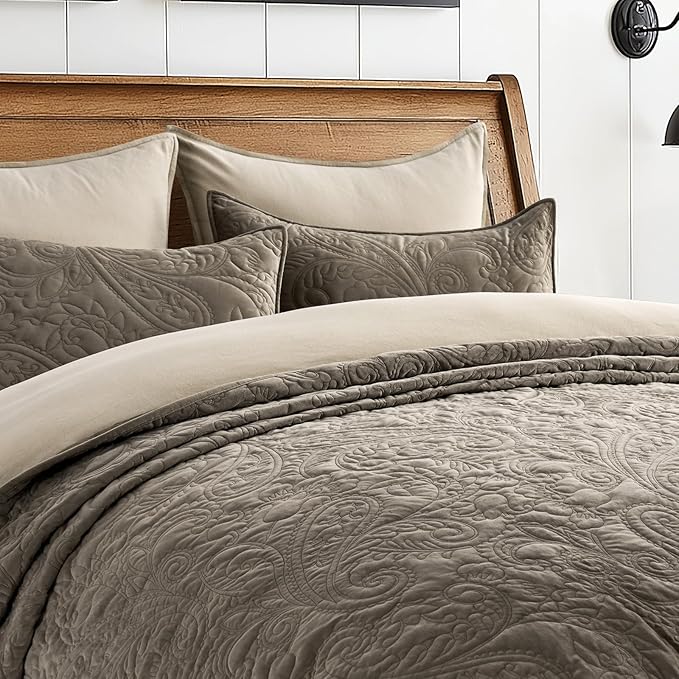 EVERGRACE Luxury Pearl Velvet Quilt Set King Size 3 Pieces, Soft Paisley-Stitch Velvet Comforter Set with Pillow Shams, Lightweight Bedspread Coverlet Bedding Set, Stone Taupe