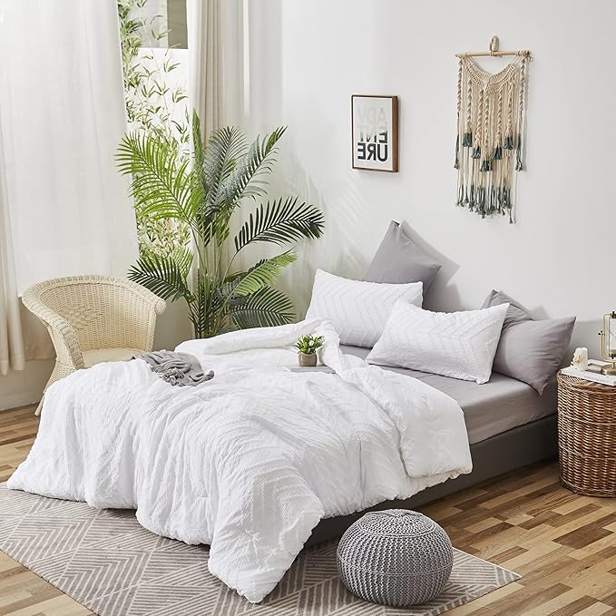 CLOTHKNOW Queen Comforter Set White Tufted Farmhouse Bedding Comforter Sets Soft Boho Queen Comforter Shabby Chic Comforter with 2 x Pillowcases