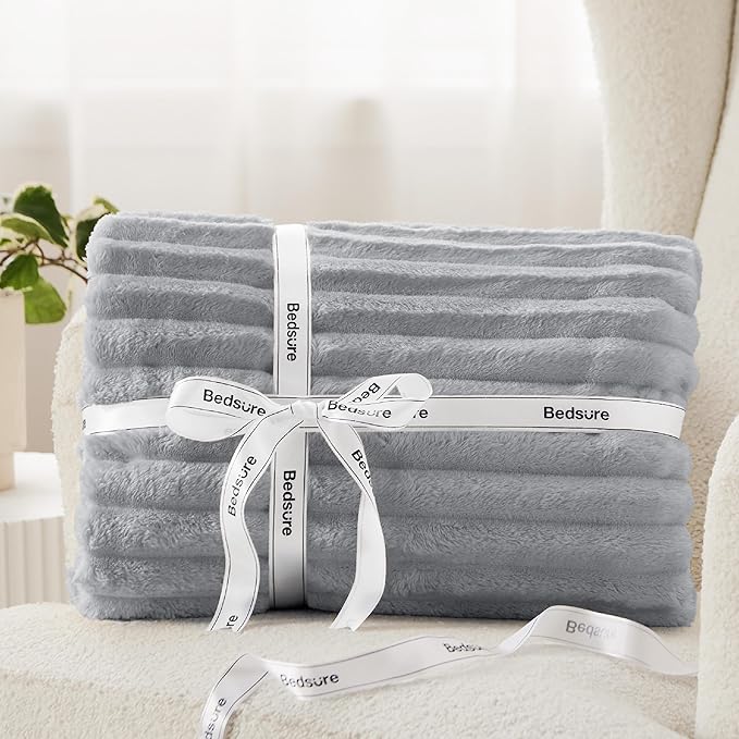 Bedsure GentleSoft Full Size Blanket for Bed - Cozy Soft Blankets for Womenn, Cute Large Fleece Throws for Girls, Light Grey, 84x90 Inches