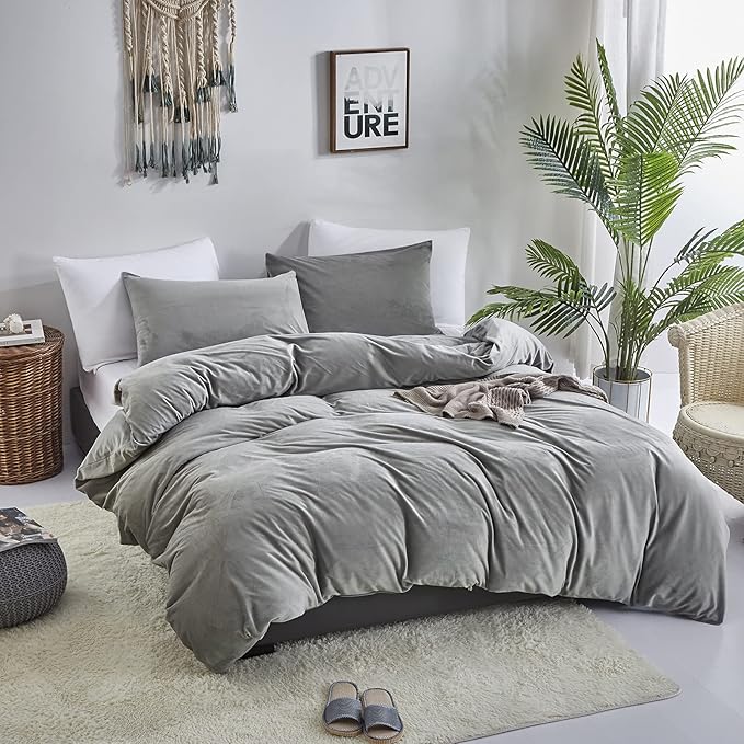 CLOTHKNOW Grey Fluffy California King Comforter Set Velvet Bedding Comforter Sets Soft Gray Comforter Grey Comforter with 2 x Pillow Cases
