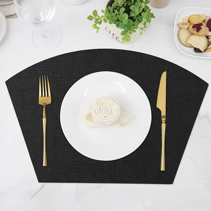 Homaxy Round Table Placemats Set of 6, Washable Wedge Shaped Faux Leather Table Mats, Wipeable Kitchen Dinner Place Mats for Indoor Outdoor, Black