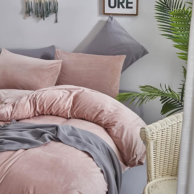 CLOTHKNOW Pink Velvet King Size Comforter Set Fluffy Bedding Comforter Sets All Season Soft Dusty Blush Comforter with 2 x Pillow Cases