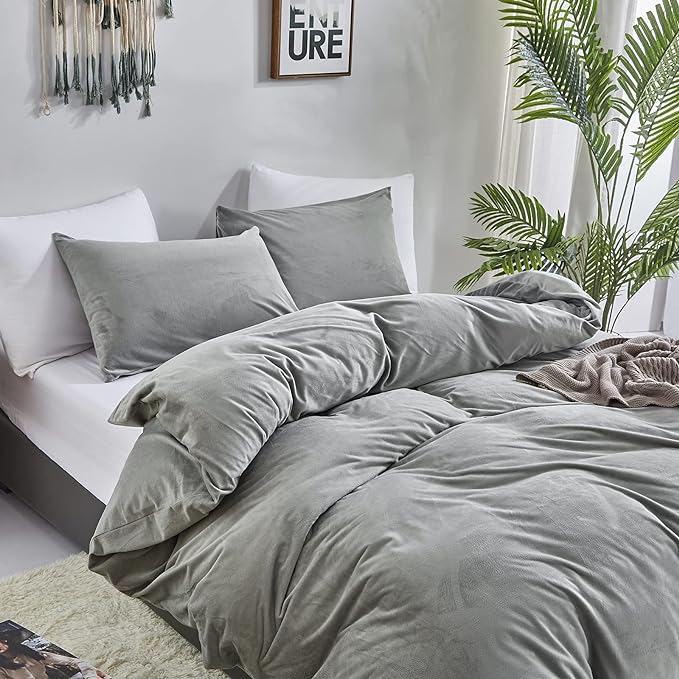 CLOTHKNOW Grey Fluffy California King Comforter Set Velvet Bedding Comforter Sets Soft Gray Comforter Grey Comforter with 2 x Pillow Cases