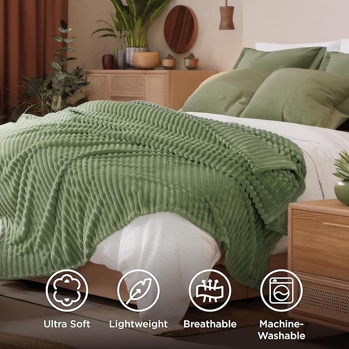 Bedsure GentleSoft Reseda Full Blanket for - Cozy Soft Blankets for Women, Cute Small Fleece Throws for Girls, Birthday Gifts for Women Decor Gifts for Mom, 84x90 Inches