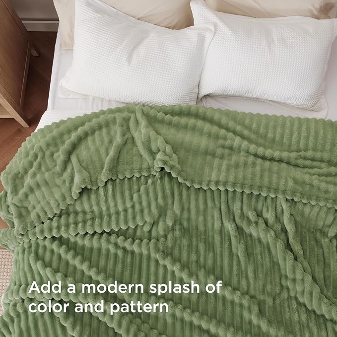 Bedsure GentleSoft Reseda Full Blanket for - Cozy Soft Blankets for Women, Cute Small Fleece Throws for Girls, Birthday Gifts for Women Decor Gifts for Mom, 84x90 Inches