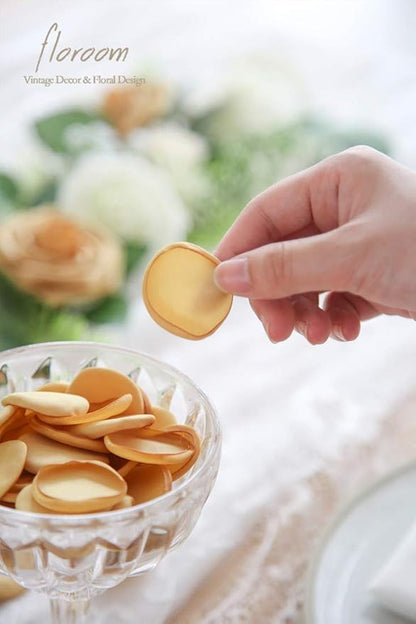 Floroom 300pcs Rose Petals Gold Faux Silk Flower Petals for Wedding Flower Girl Basket Aisle Scatter Dinner Table Centerpieces Party Confetti Bridal Shower Romantic Night Decoration