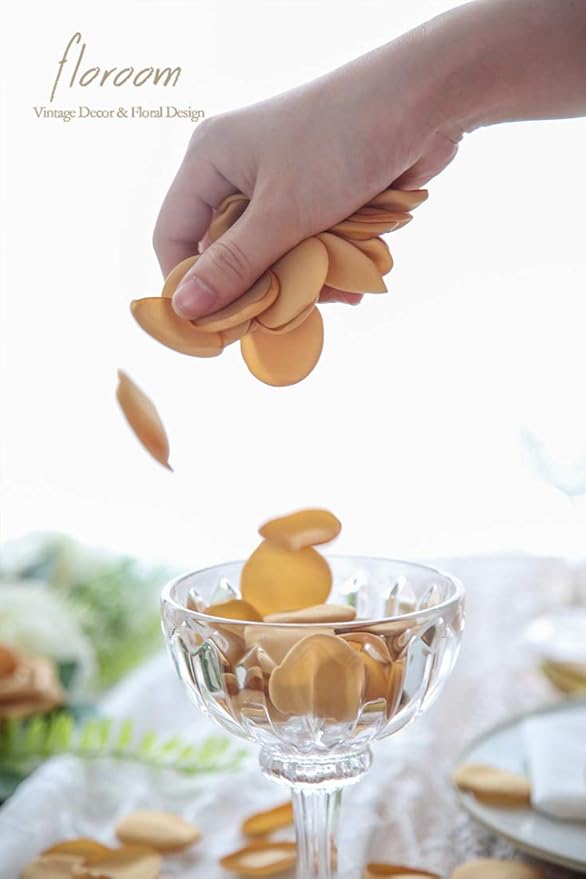 Floroom 300pcs Rose Petals Gold Faux Silk Flower Petals for Wedding Flower Girl Basket Aisle Scatter Dinner Table Centerpieces Party Confetti Bridal Shower Romantic Night Decoration