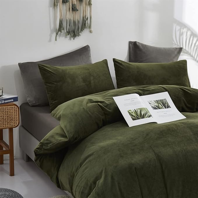 Pureant Army Green Velvet Comforter Queen Solid Dark Color Fluffy Bedding Comforters Women Men Plain Fluffy Olive Soft Quilts Cozy Blackish Green Flannel Blankets Puffy Military Hunter Green Bed
