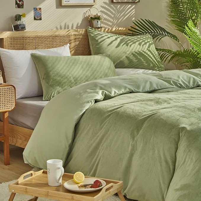 CLOTHKNOW Sage Green Fluffy Queen Comforter Set Velvet Bedding Comforter Sets Soft Green Queen Size Comforter with 2 x Pillow Cases
