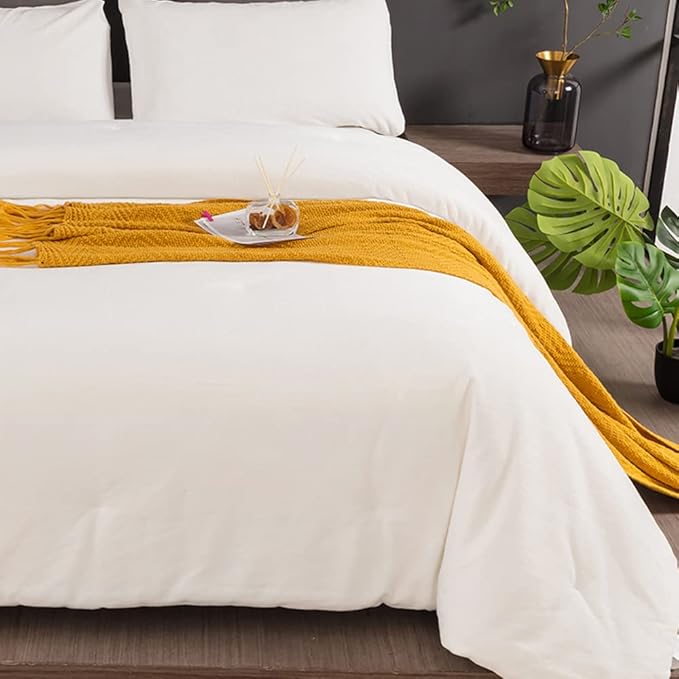 CLOTHKNOW White Fluffy King Size Comforter Set Velvet Bedding Comforter Sets Soft Flannel Comforter King White Comforter with 2 x Pillow Cases