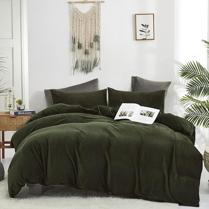 CLOTHKNOW Army Green Velvet King Size Comforter Set Fluffy Bedding Comforter Sets Soft Dark Green Comforter with 2 x Pillow Cases