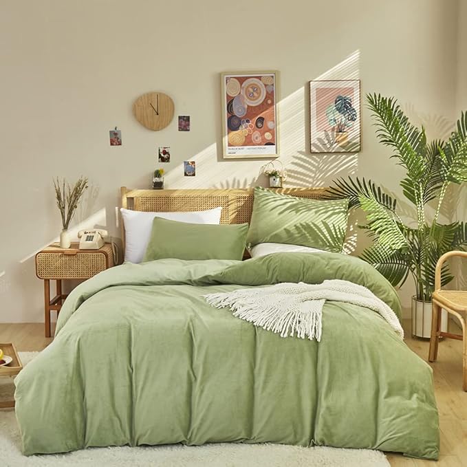 CLOTHKNOW Green Fluffy Full Size Comforter Sets 3Pcs Velvet Bedding Comforter Sets Soft Green Comforter Full with 2 x Pillow Cases