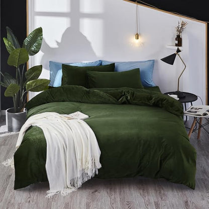 Pureant Army Green Velvet Comforter King Solid Dark Green Fluffy Bedding Comforters Women Men Plain Fluffy Olive Green Soft Quilts Cozy Blackish Green Flannel Blankets Puffy Military Hunter Green Bed