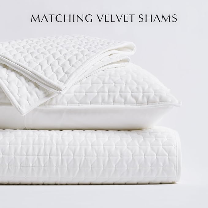 EVERGRACE Luxury Velvet Quilt Set Queen Size 3 Piece, Soft Cross-Stitch Velvet Comforter Set with Pillow Shams, Lightweight Coverlet Bedspread for All Seasons, Bright White