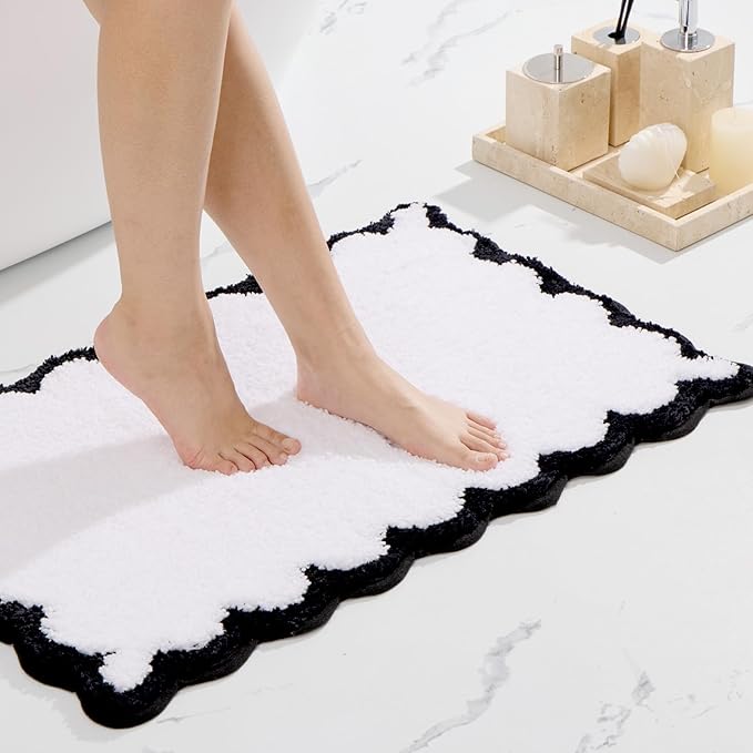 ORTIGIA Cute Scalloped Bathroom Rugs Non Slip Washable, Quick Dry Absorbent Plush Microfiber Bath Mats, Fun White and Black Bathmat for Bath Room Bathtub Shower, Floor for Sink Bedroom, 20x32