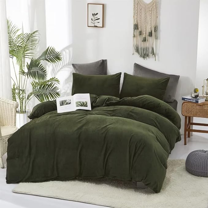 CLOTHKNOW Dark Green Velvet Queen Comforter Set Fluffy Bedding Comforter Sets Soft Hunter Green Queen Comforter with 2 x Pillow Cases
