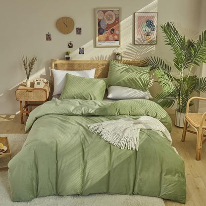 CLOTHKNOW Green Fluffy Full Size Comforter Sets 3Pcs Velvet Bedding Comforter Sets Soft Green Comforter Full with 2 x Pillow Cases