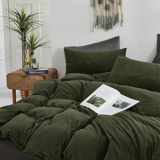 Pureant Army Green Velvet Comforter Full Solid Dark Green Fluffy Bedding Comforters Women Men Plain Fluffy Olive Green Soft Quilts Cozy Blackish Green Flannel Blankets Puffy Military Hunter Green Bed