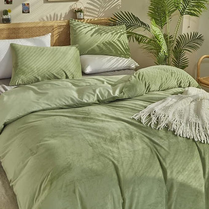 CLOTHKNOW Sage Green Fluffy Queen Comforter Set Velvet Bedding Comforter Sets Soft Green Queen Size Comforter with 2 x Pillow Cases