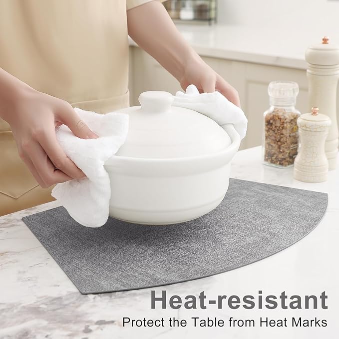 Homaxy Round Table Placemats Set of 6, Washable Wedge Shaped Faux Leather Table Mats, Wipeable Kitchen Dinner Place Mats for Indoor Outdoor, Light Grey