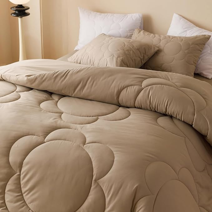 CLOTHKNOW Khaki King Comforter Set 3Pcs Daisy Puff Bedding Comforter Sets Brown Boho Comforters Soft Taupe Comforter with 2 x Pillowcases