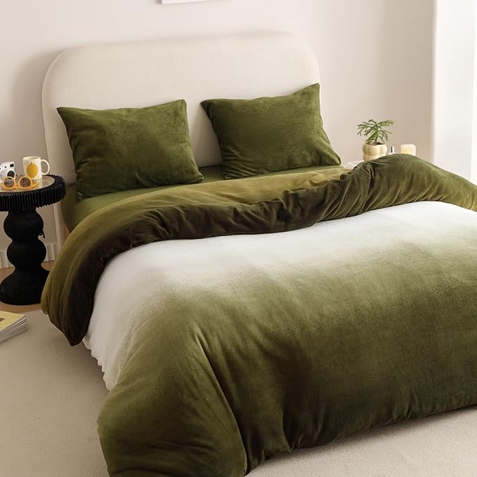 CLOTHKNOW Green White Queen Comforter Set Fluffy Velvet Bedding Comforter Sets Olive Green Comforter Soft Comforter Queen with 2 x Pillow Cases