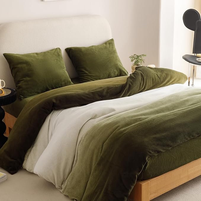 CLOTHKNOW Green White Queen Comforter Set Fluffy Velvet Bedding Comforter Sets Olive Green Comforter Soft Comforter Queen with 2 x Pillow Cases