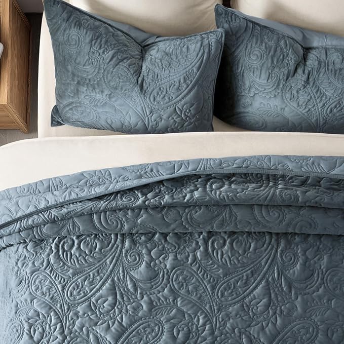 EVERGRACE Luxury Pearl Velvet Quilt Set King Size 3 Pieces, Soft Paisley-Stitch Velvet Comforter Set with Pillow Shams, Lightweight Bedspread Coverlet Bedding Set, Stormy Blue