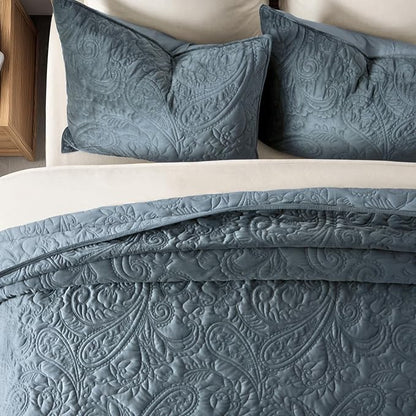 EVERGRACE Luxury Pearl Velvet Quilt Set Queen Size 3 Pieces, Soft Paisley-Stitch Velvet Comforter Set with Pillow Shams, Lightweight Bedspread Coverlet Bedding Set, Stormy Blue