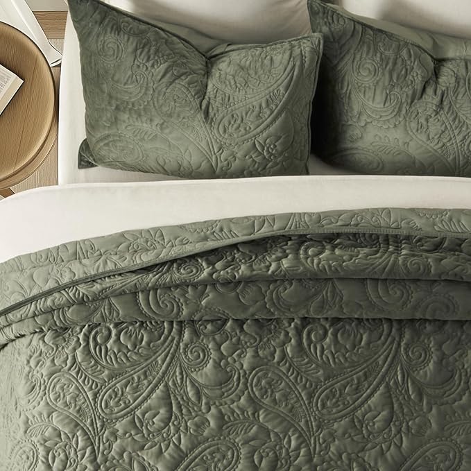 EVERGRACE Luxury Pearl Velvet Quilt Set King Size 3 Pieces, Soft Paisley-Stitch Velvet Comforter Set with Pillow Shams, Lightweight Bedspread Coverlet Bedding Set, Olive Green