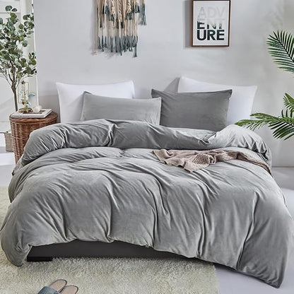 CLOTHKNOW Grey Fluffy King Size Comforter Set Velvet Bedding Comforter Sets Soft Gray Comforter Flannel Comforter with 2 x Pillow Cases