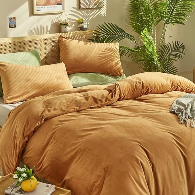 CLOTHKNOW Brown Velvet Queen Size Comforter Sets Fluffy Bedding Comforter Sets Pumpkin Queen Comforter Soft Orange with 2 x Pillow Cases