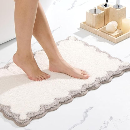 ORTIGIA Cute Scalloped Bath Mat Grey Bathroom Rugs Non Slip Washable, Quick Dry Absorbent Plush Microfiber White & Gray Bathmat for Bathtub Shower, Floor for Sink Bedroom, 20x32