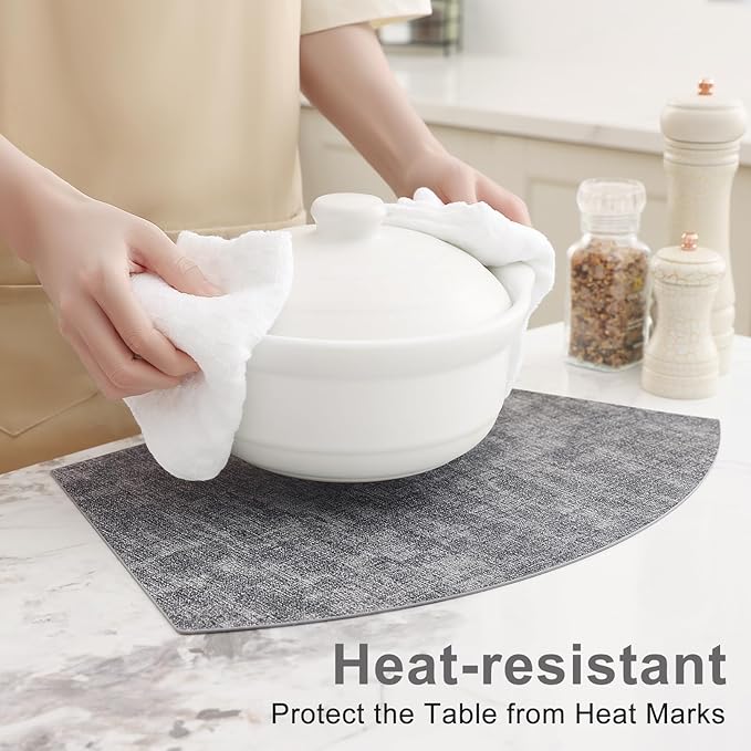 Homaxy Round Table Placemats Set of 6, Washable Wedge Shaped Faux Leather Table Mats, Wipeable Kitchen Dinner Place Mats for Indoor Outdoor, Black & White