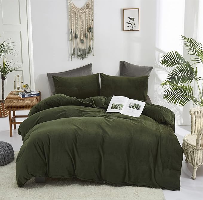 CLOTHKNOW Army Green Velvet King Size Comforter Set Fluffy Bedding Comforter Sets Soft Dark Green Comforter with 2 x Pillow Cases