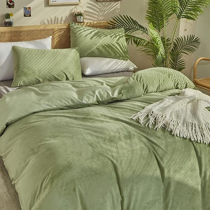 CLOTHKNOW Green Fluffy Full Size Comforter Sets 3Pcs Velvet Bedding Comforter Sets Soft Green Comforter Full with 2 x Pillow Cases