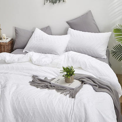 CLOTHKNOW Queen Comforter Set White Tufted Farmhouse Bedding Comforter Sets Soft Boho Queen Comforter Shabby Chic Comforter with 2 x Pillowcases