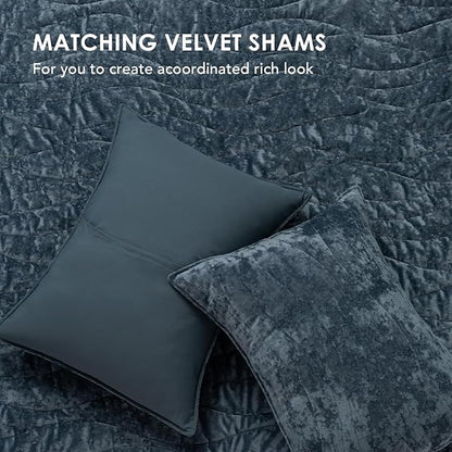 EVERGRACE Luxury Velvet Quilt King Size, Ultra Soft Wave Crushed Velvet Bedding Set, Lightweight Quilted Comforter Set for All Season, Oversized Bedspread Coverlet with 2 Shams, Stormy Blue
