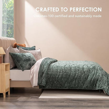 EVERGRACE Luxury Velvet Quilt King Size, Ultra Soft Wave Crushed Velvet Bedding Set, Lightweight Quilted Comforter Set for All Season, Oversized Bedspread Coverlet with 2 Shams, Dark Green