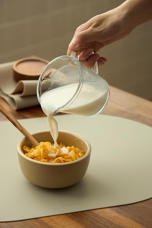 Beige Oval Silicone Placemats Set of 4 – Heat Resistant, Waterproof, Easy to Clean Non-Slip Modern Dining Table Mats – Premium Leather Textured Japandi Kitchen Decor