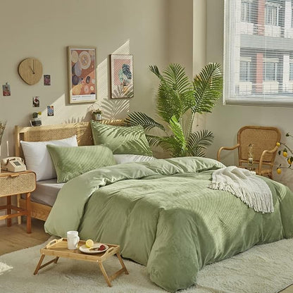 CLOTHKNOW Green Fluffy Full Size Comforter Sets 3Pcs Velvet Bedding Comforter Sets Soft Green Comforter Full with 2 x Pillow Cases