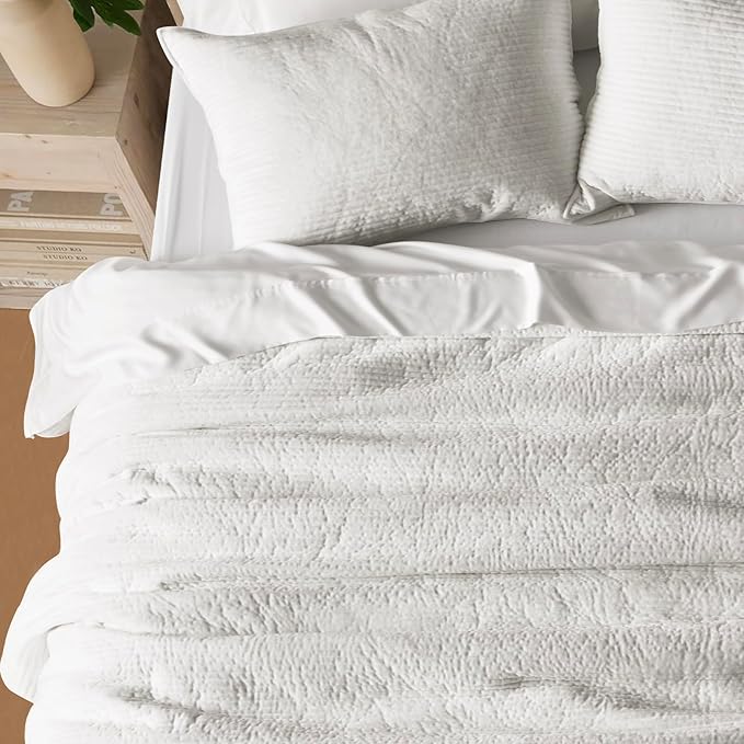 EVERGRACE Velvet Quilt Set King Size, Luxurious Soft Quilted Bedding Sets, Lightweight Velvet Comforter for All Season, Striped Channel Bedspread Coverlet with 2 Shams, Bright White