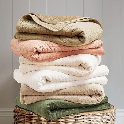 EVERGRACE Luxury Velvet Quilt Set King Size 3 Piece, Soft Cross-Stitch Velvet Comforter Set with Pillow Shams, Lightweight Coverlet Bedspread Bedding Set for All Seasons, Camel