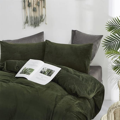 CLOTHKNOW Dark Green Velvet Queen Comforter Set Fluffy Bedding Comforter Sets Soft Hunter Green Queen Comforter with 2 x Pillow Cases