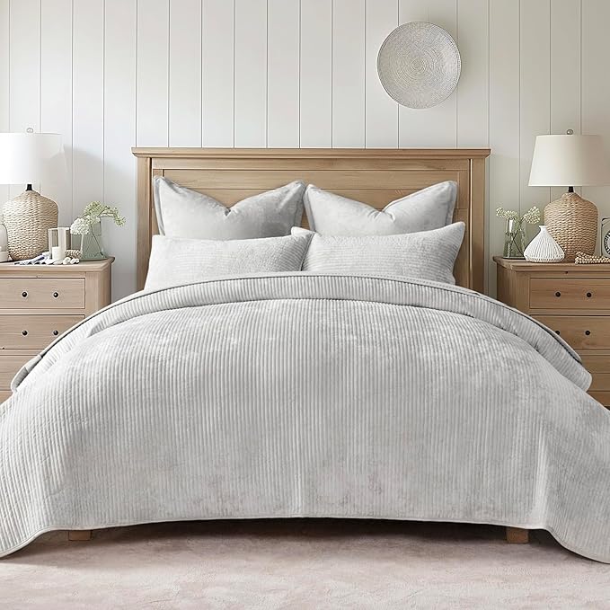 EVERGRACE Velvet Quilt Set King Size, Luxurious Soft Quilted Bedding Sets, Lightweight Velvet Comforter for All Season, Striped Channel Bedspread Coverlet with 2 Shams, Frost Gray