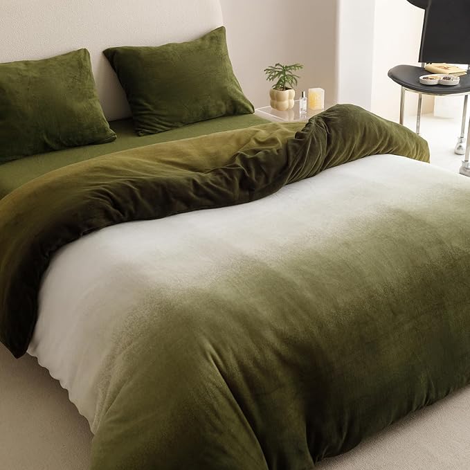CLOTHKNOW Green White Fluffy California King Comforter Set Velvet Bedding Comforter Sets Soft Comforter with 2 x Pillow Cases
